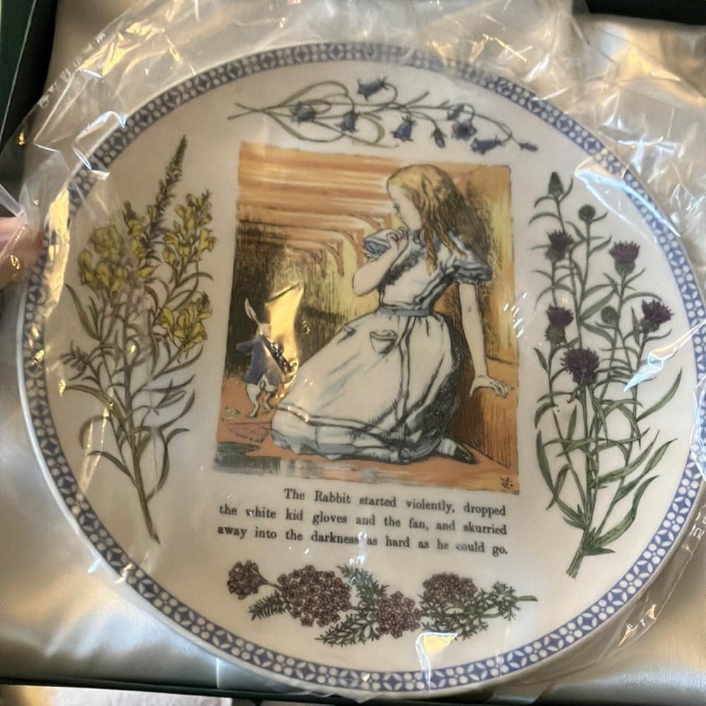 Minton Alice in Wonderland - The White Rabbit plate